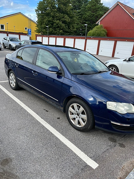 Volkswagen Passat 3 of 14