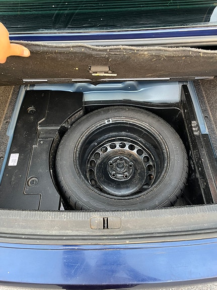 Volkswagen Passat 9 of 14