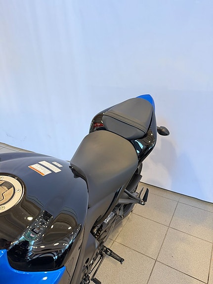 Suzuki GSX-S1000 9 of 9