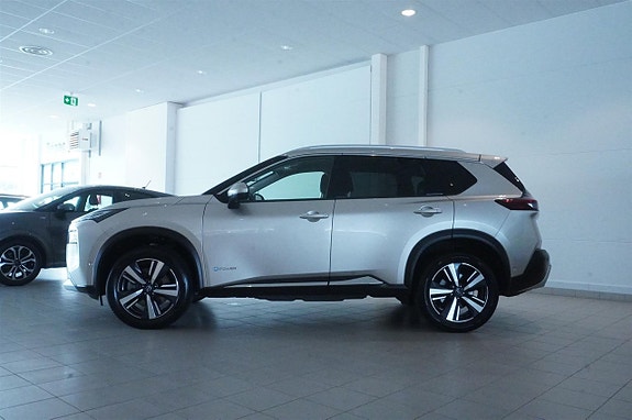 Nissan X-Trail 3 of 12