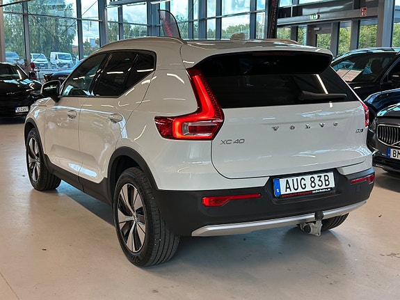 Volvo XC40 5 of 27