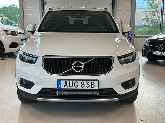 Volvo XC40 2 of 27