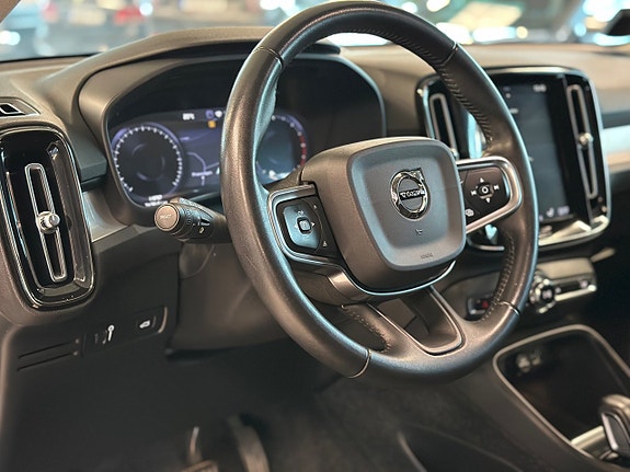 Volvo XC40 11 of 27
