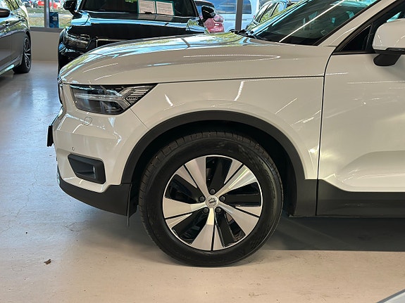 Volvo XC40 4 of 27