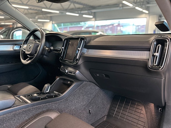Volvo XC40 13 of 27