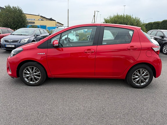 Toyota Yaris 2 of 23