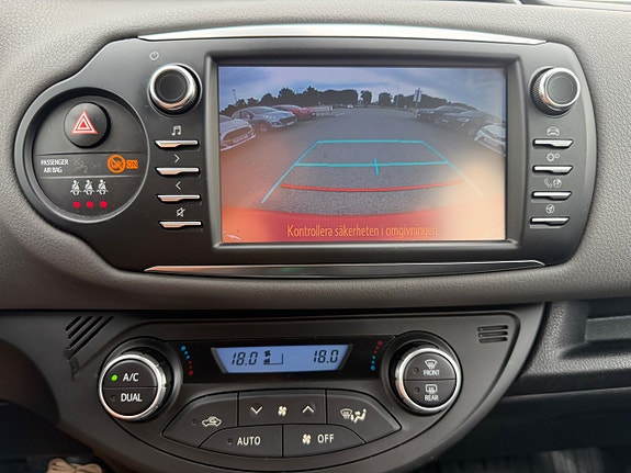 Toyota Yaris 21 of 23