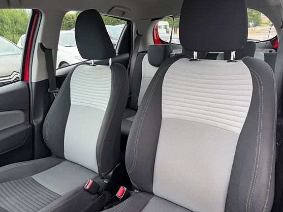 Toyota Yaris 11 of 23