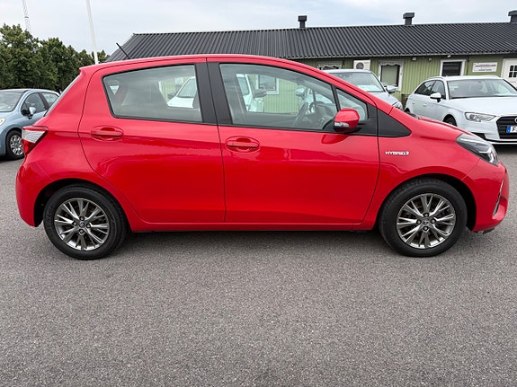Toyota Yaris 6 of 23
