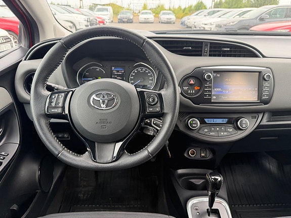 Toyota Yaris 17 of 23