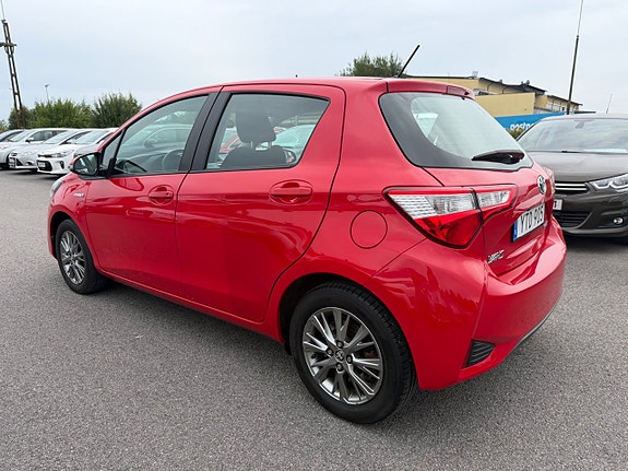 Toyota Yaris 3 of 23