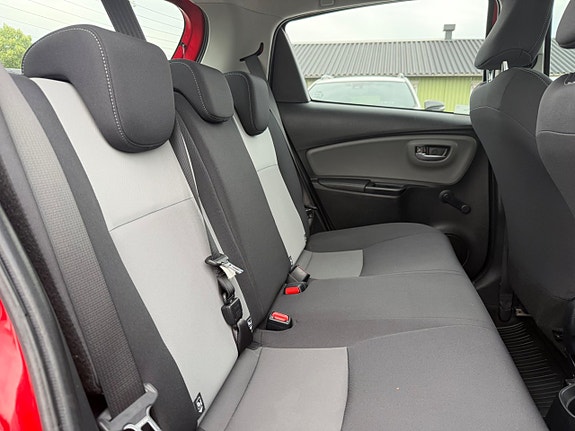 Toyota Yaris 13 of 23