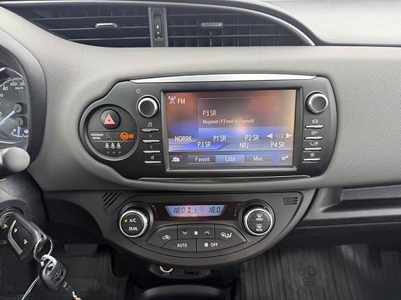 Toyota Yaris 20 of 23