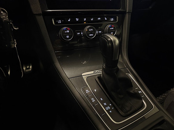 Volkswagen Golf Alltrack 12 of 19