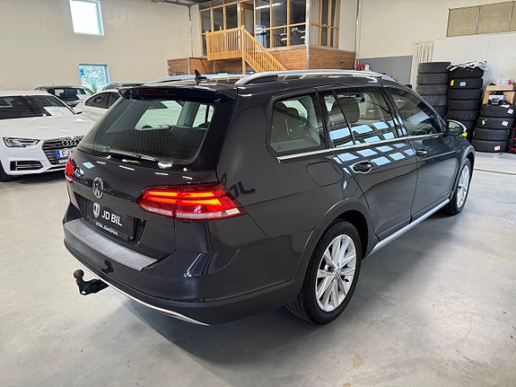 Volkswagen Golf Alltrack 17 of 19