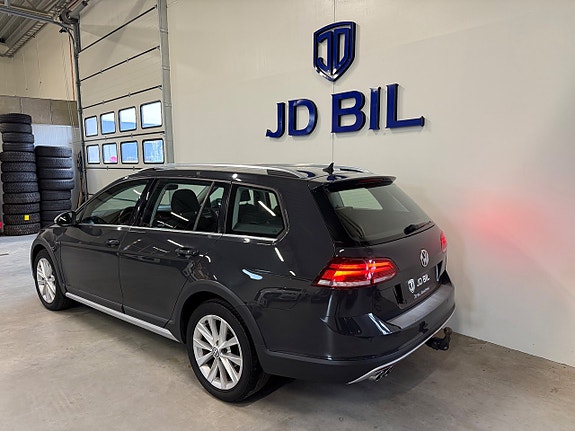 Volkswagen Golf Alltrack 3 of 19