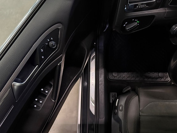 Volkswagen Golf Alltrack 8 of 19