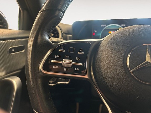 Mercedes-Benz A200 23 of 26