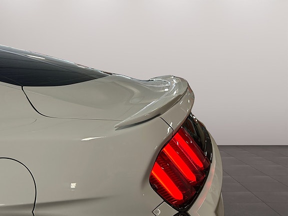 Ford Mustang 21 of 24