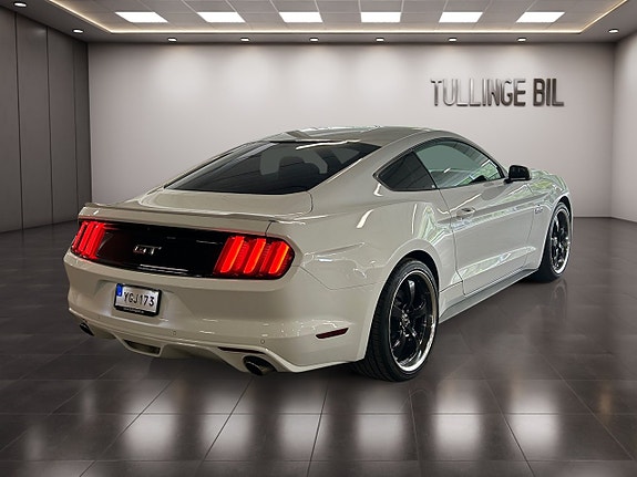 Ford Mustang 5 of 24