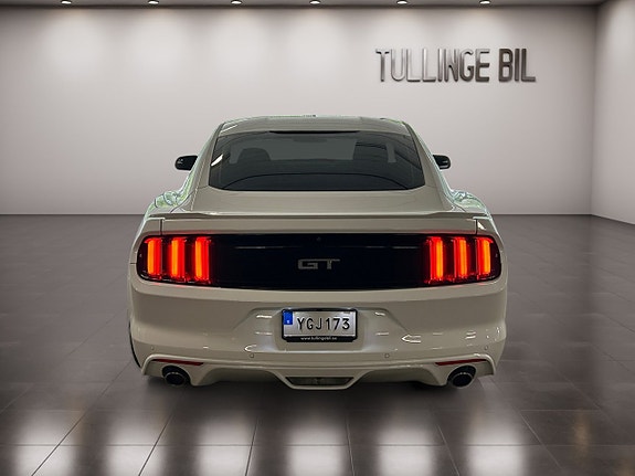 Ford Mustang 4 of 24
