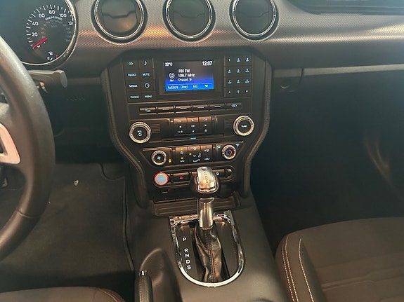 Ford Mustang 12 of 24