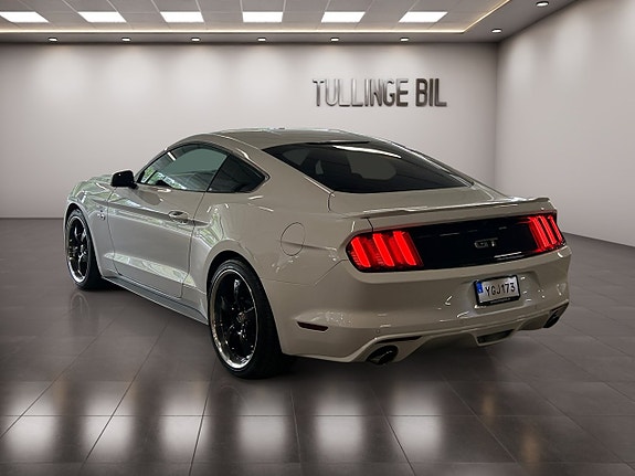 Ford Mustang 3 of 24