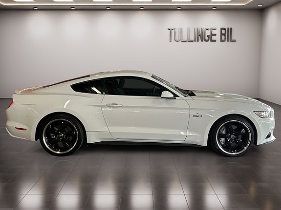 Ford Mustang 6 of 24