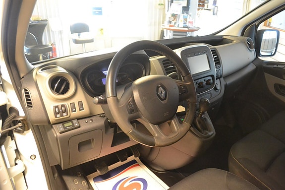 Renault Trafic 11 of 14
