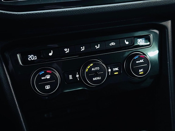 Volkswagen Tiguan 12 of 23