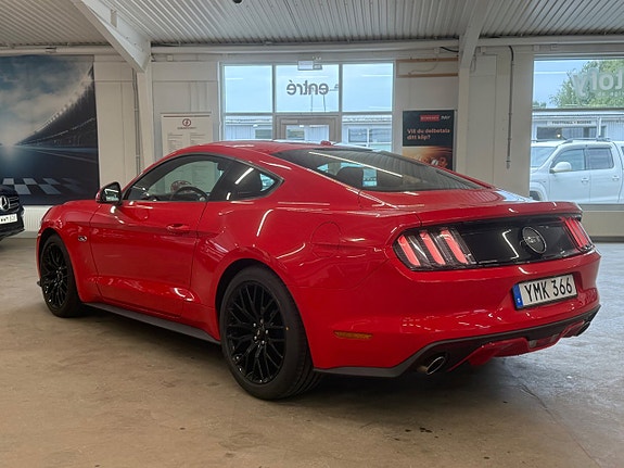 Ford Mustang 2 of 15