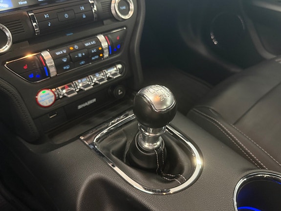 Ford Mustang 9 of 15