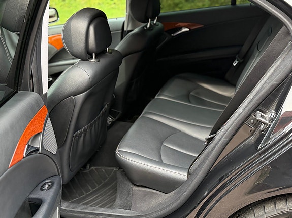 Mercedes-Benz E280 14 of 21