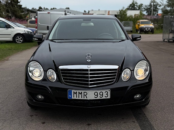 Mercedes-Benz E280 2 of 21