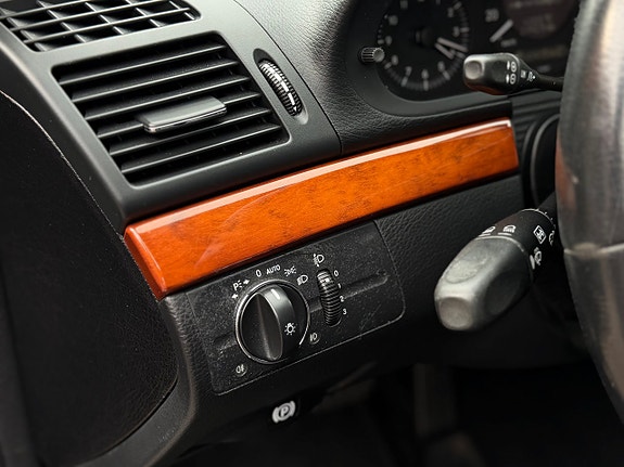 Mercedes-Benz E280 12 of 21