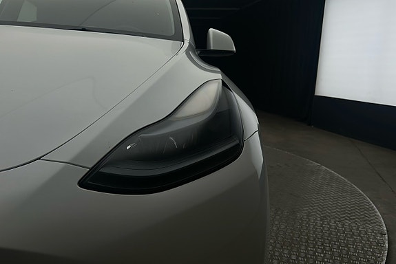 Tesla Model Y 10 of 25