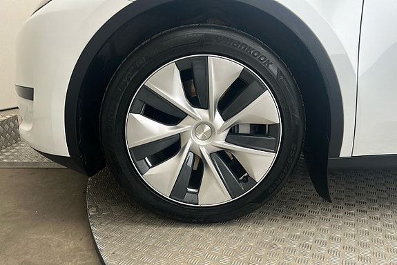 Tesla Model Y 11 of 25