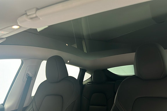 Tesla Model Y 18 of 25