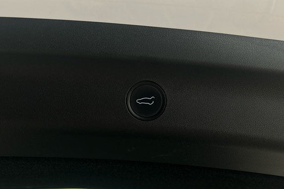 Tesla Model Y 14 of 25