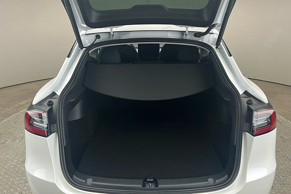 Tesla Model Y 13 of 25