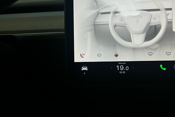 Tesla Model Y 20 of 25