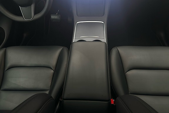 Tesla Model Y 8 of 25