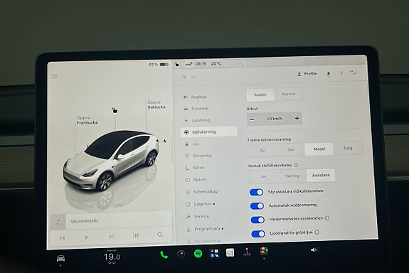 Tesla Model Y 24 of 25
