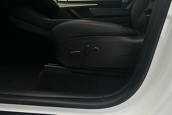 Tesla Model Y 15 of 25