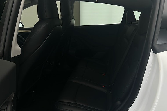 Tesla Model Y 12 of 25