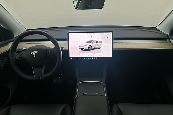 Tesla Model Y 6 of 25
