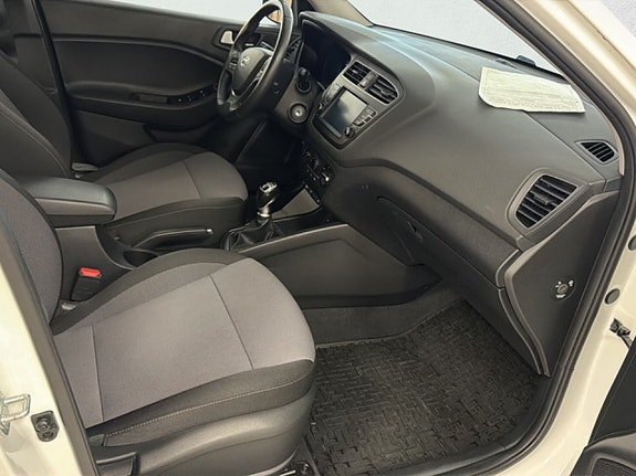 Hyundai i20 12 of 23