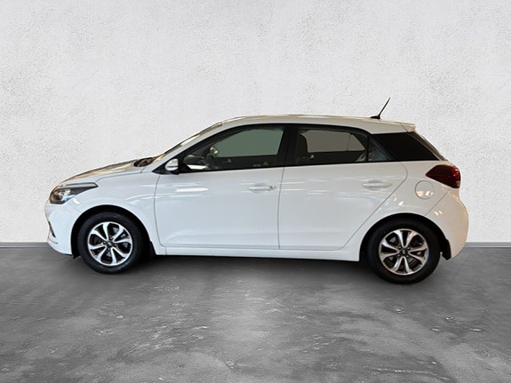 Hyundai i20 2 of 23