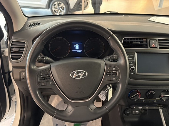 Hyundai i20 16 of 23