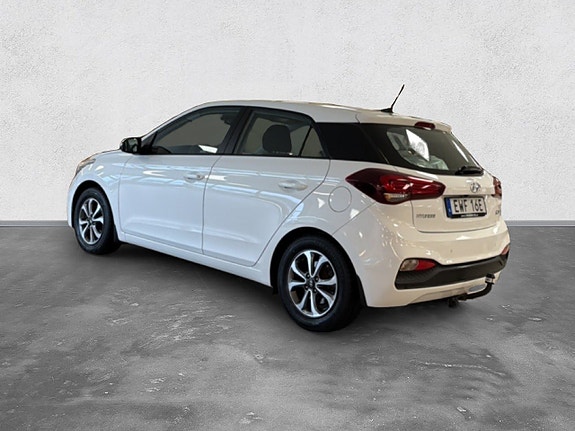 Hyundai i20 3 of 23